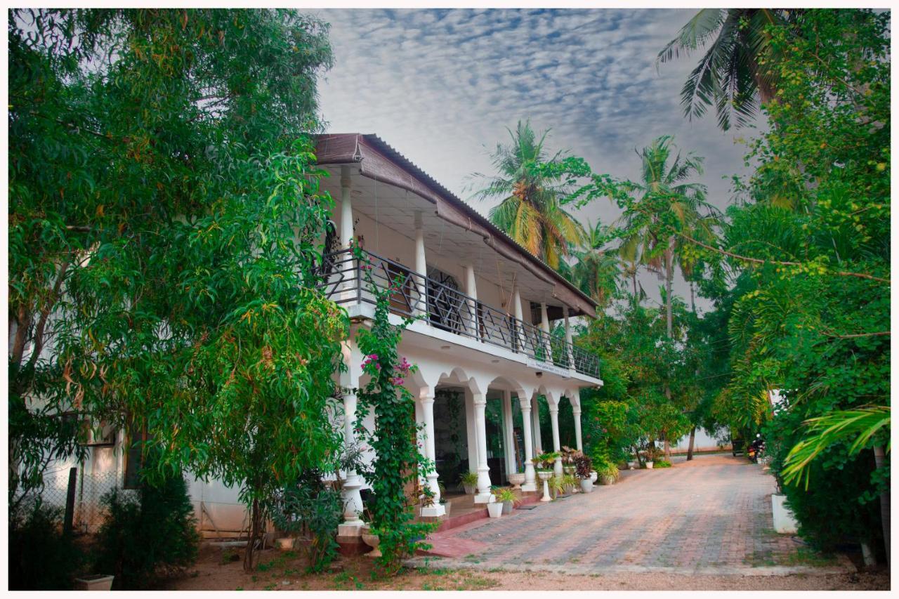 French Garden Resort Uppuveli Exteriör bild